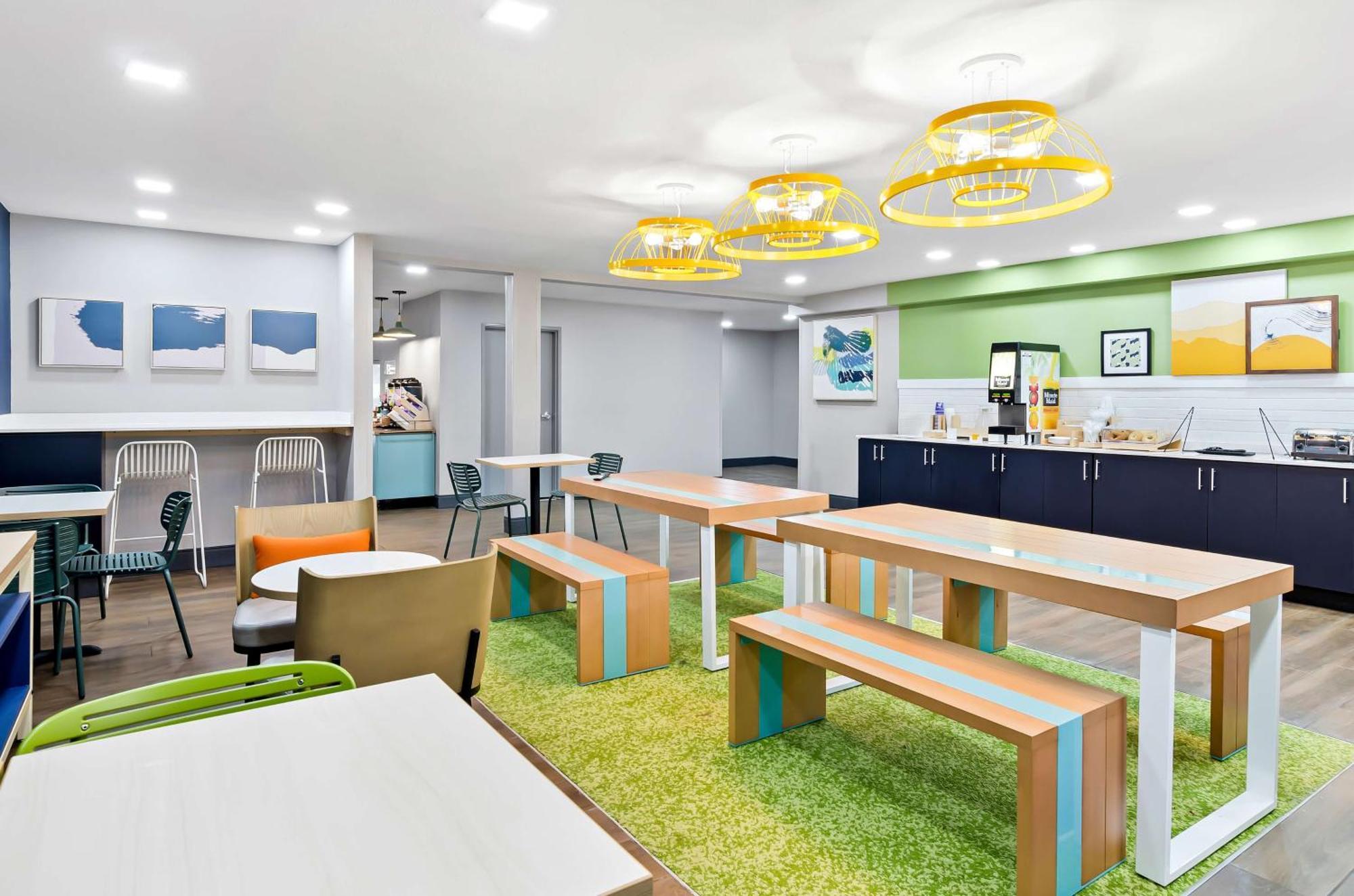 Spark By Hilton 2*
